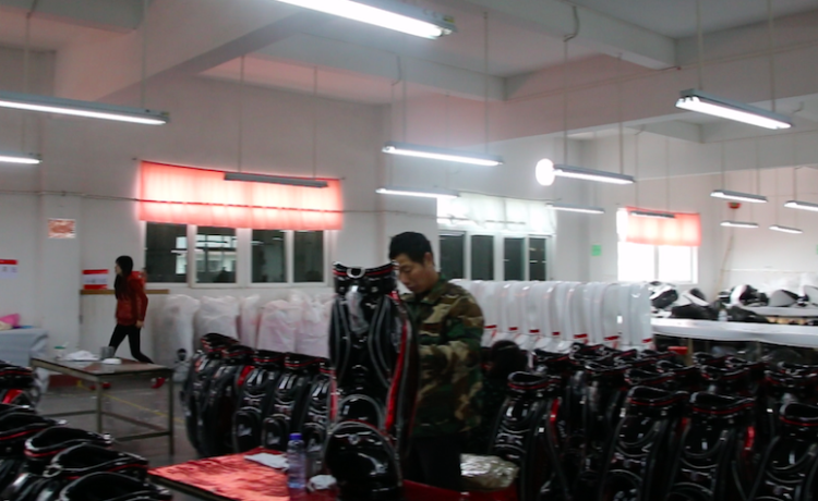 poly golf traveling bag6.png